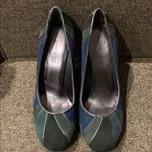 Brand new Nine West multicolour suede pump